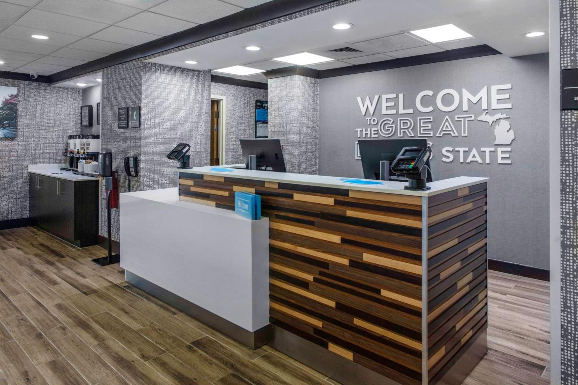 Hampton Inn Detroit Northville Exterior foto