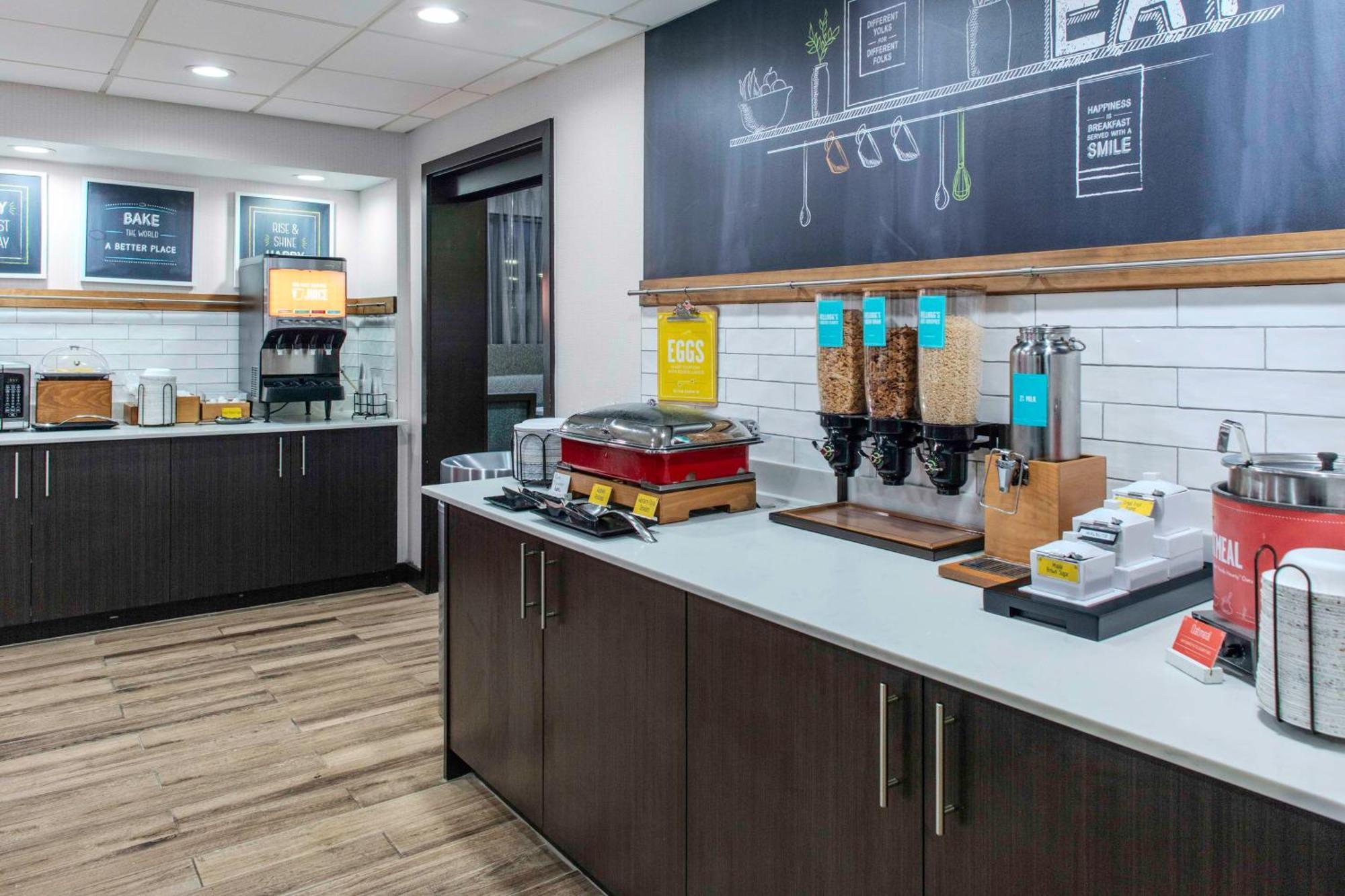 Hampton Inn Detroit Northville Exterior foto