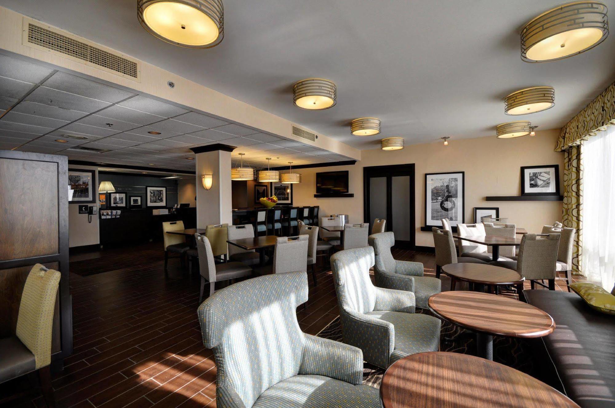 Hampton Inn Detroit Northville Exterior foto